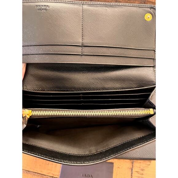 PRADA Black Saffiano Leather Continental Bow Wallet W/Authenticity Card and Box - Picture 8 of 16